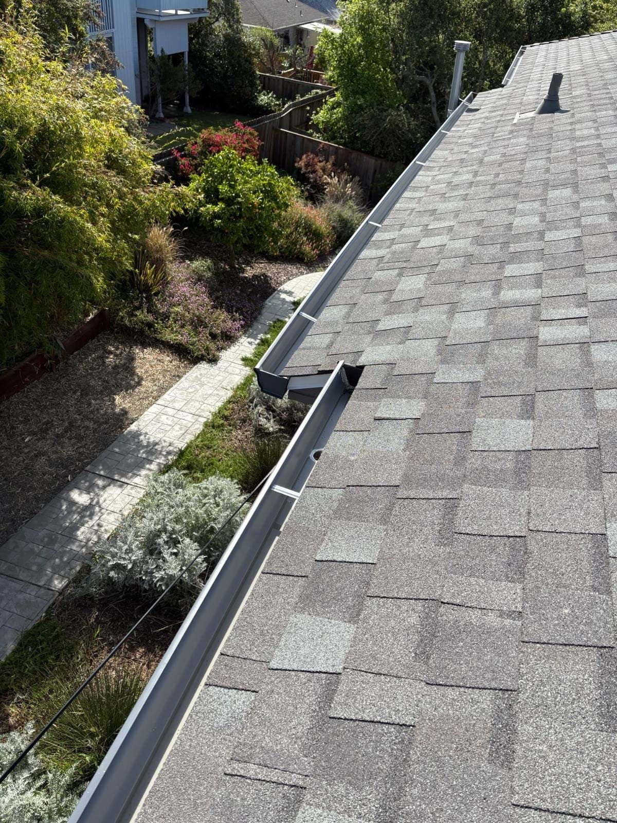 CertainTeed Landmark Pro Solaris in Max Def Georgetown — roof replacement, El Cerrito
