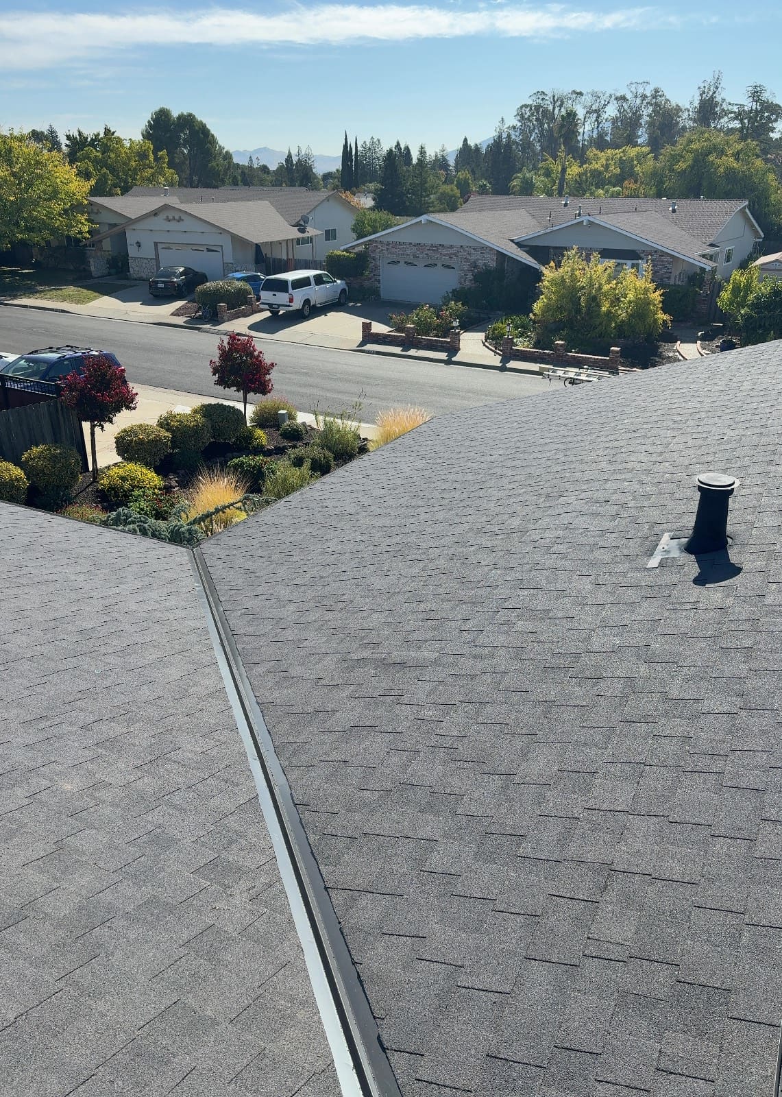 CertainTeed Landmark Solaris in Graphite — roof replacement, Pleasant Hill (photo 2)