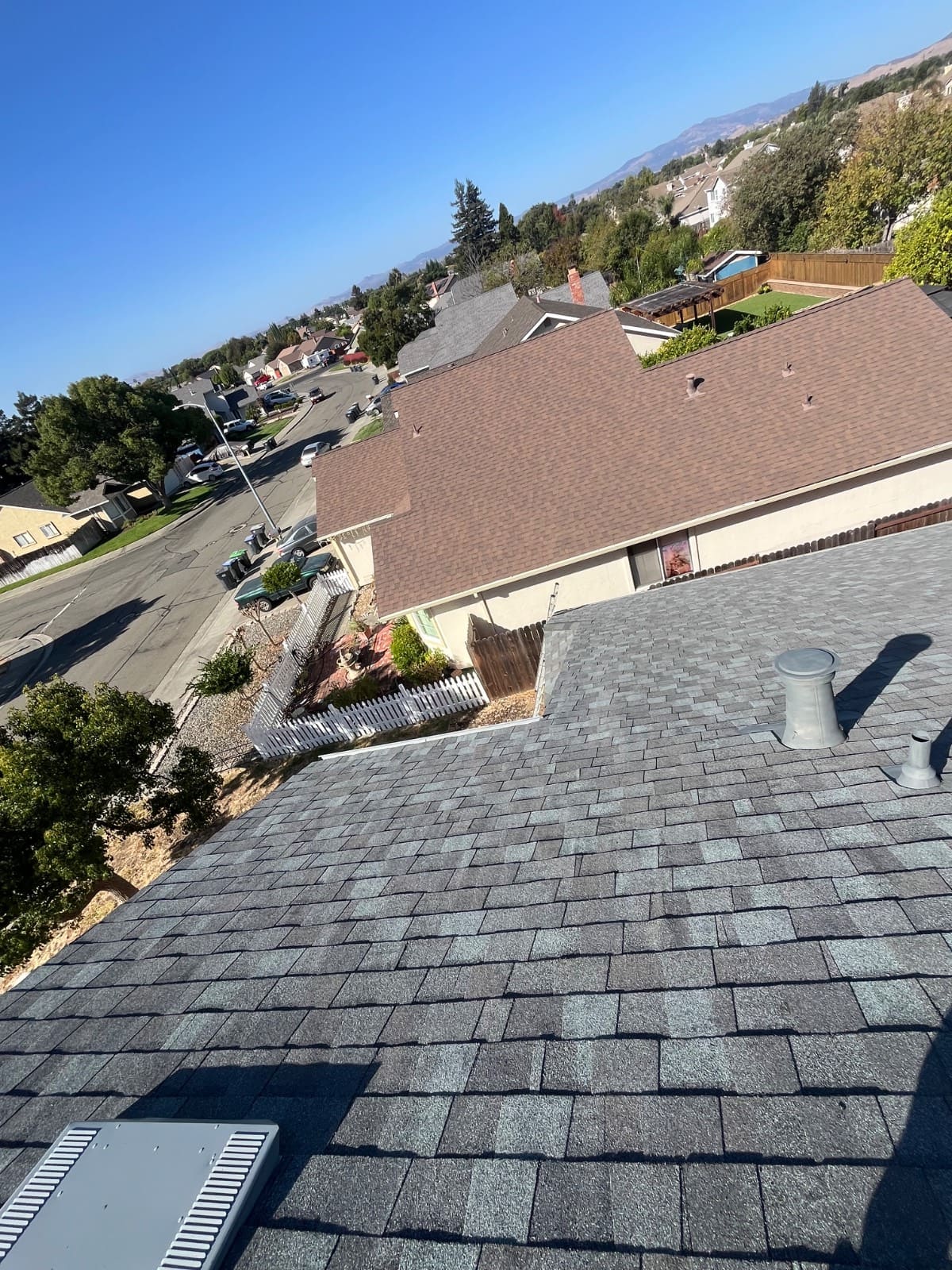 CertainTeed Landmark Solaris in Georgetown Gray — roof replacement, Suisun City (photo 5)